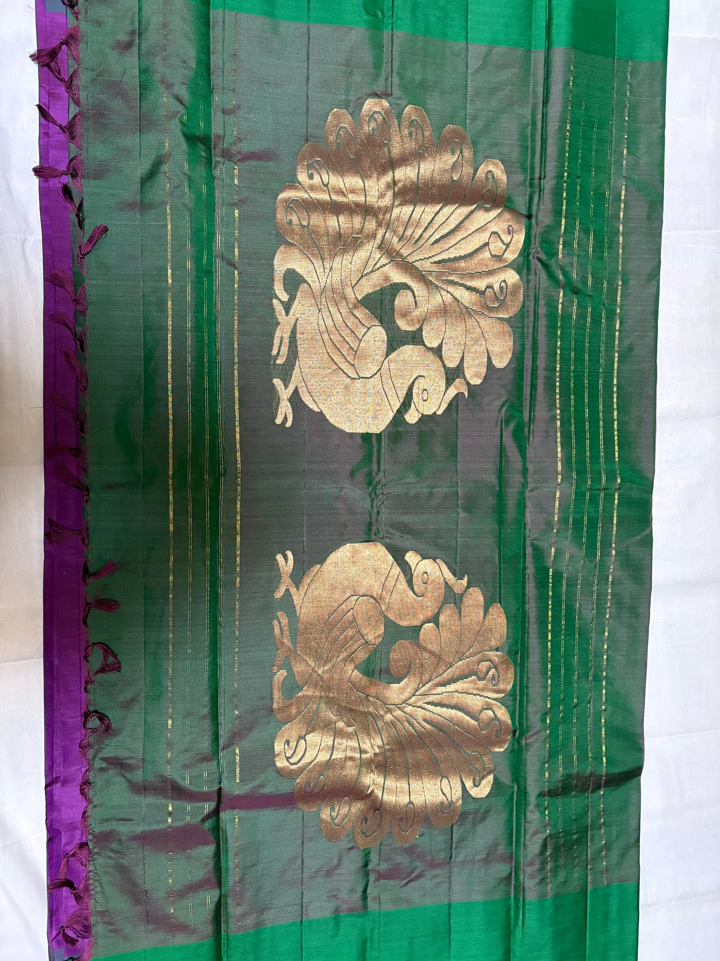 Kanjivaram Light weight collection Saree code:-KTLW4