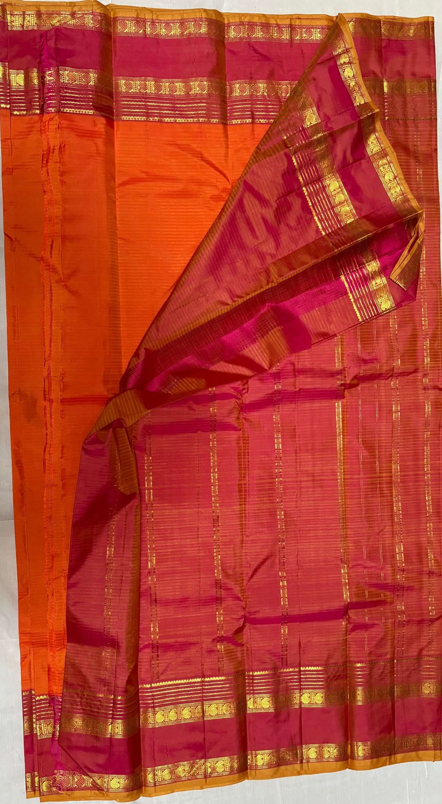 Kanjivaram Light weight collection Saree code:-KTLW2