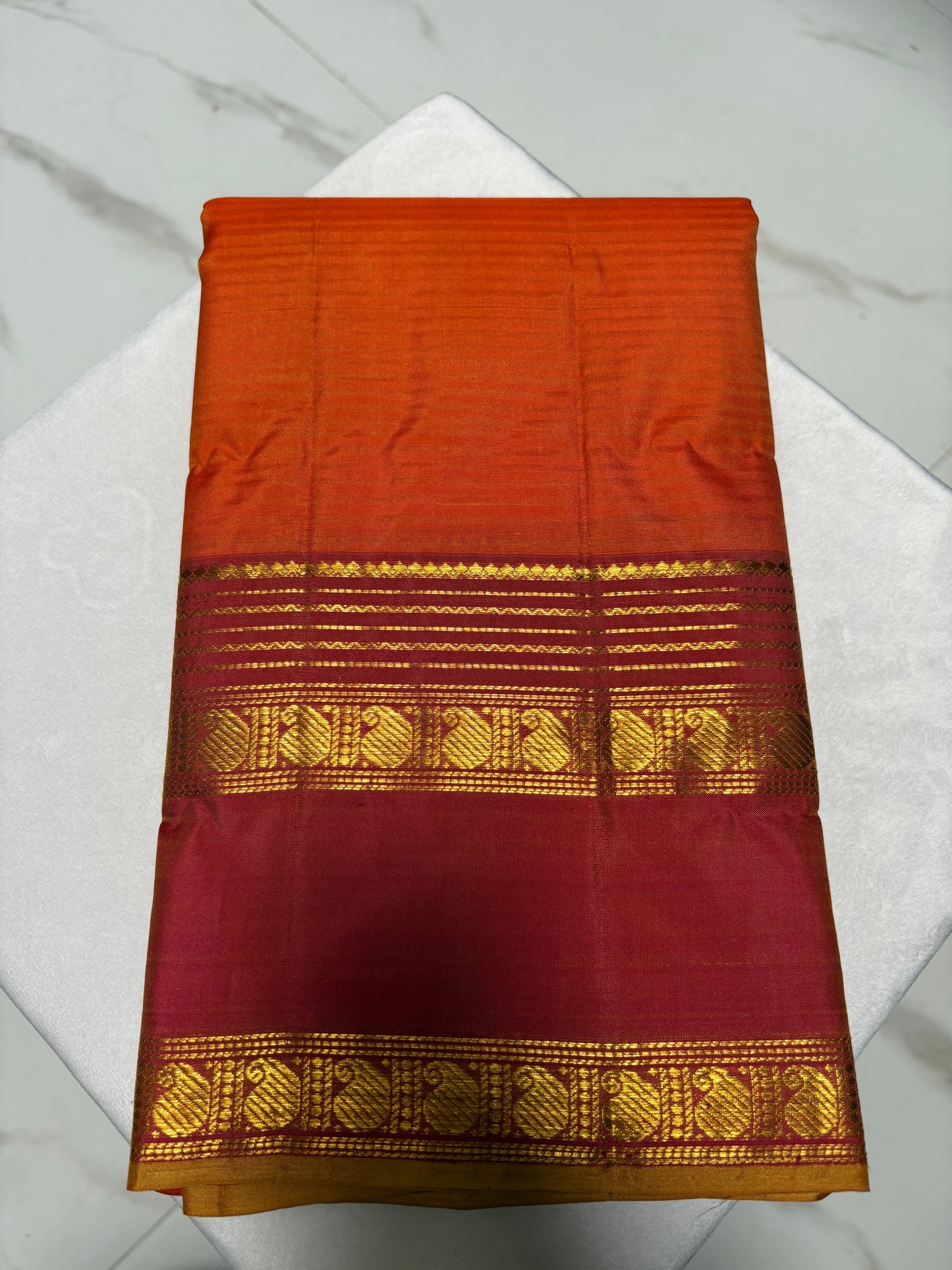 Kanjivaram Light weight collection Saree code:-KTLW2
