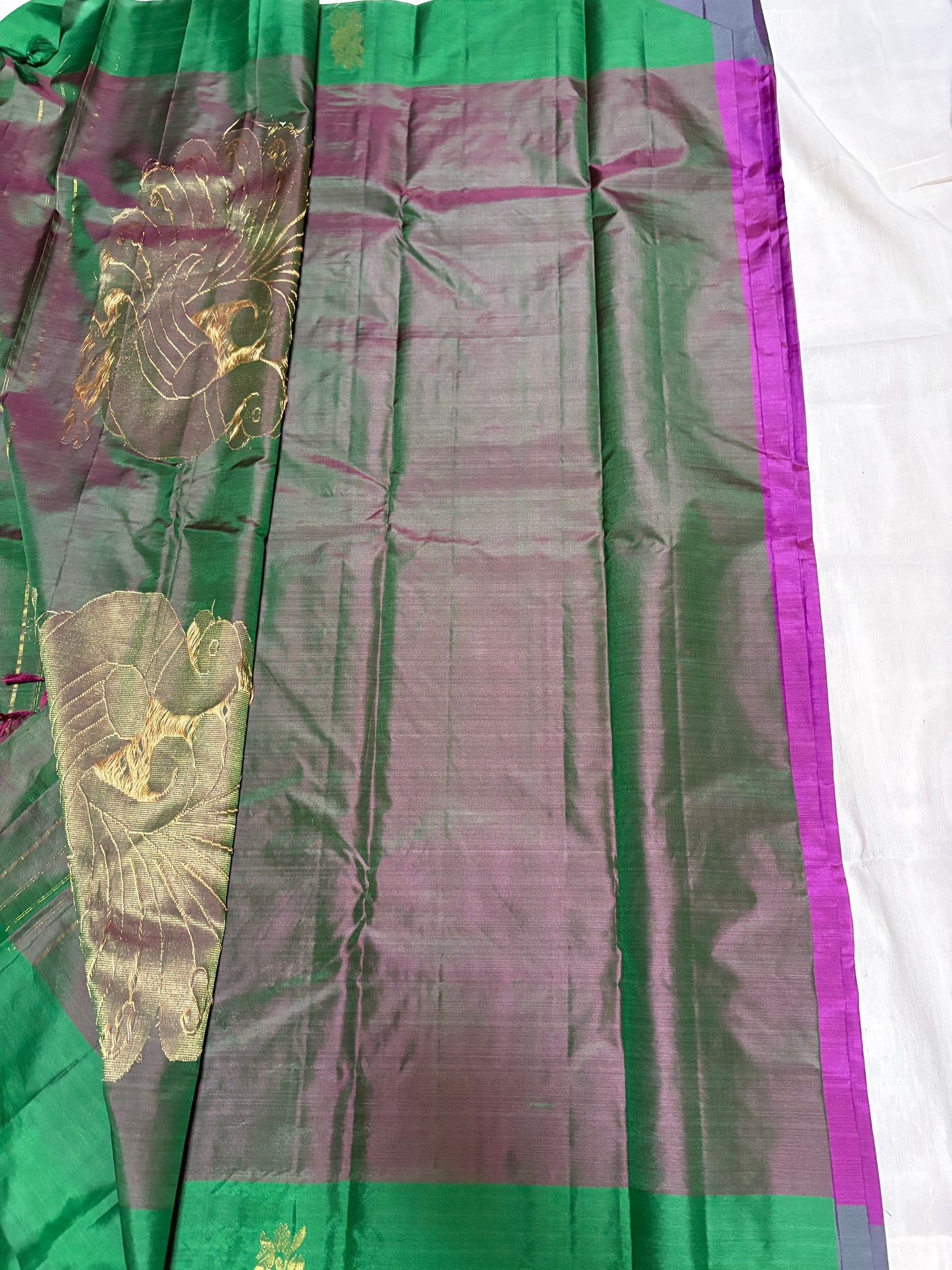 Kanjivaram Light weight collection Saree code:-KTLW4