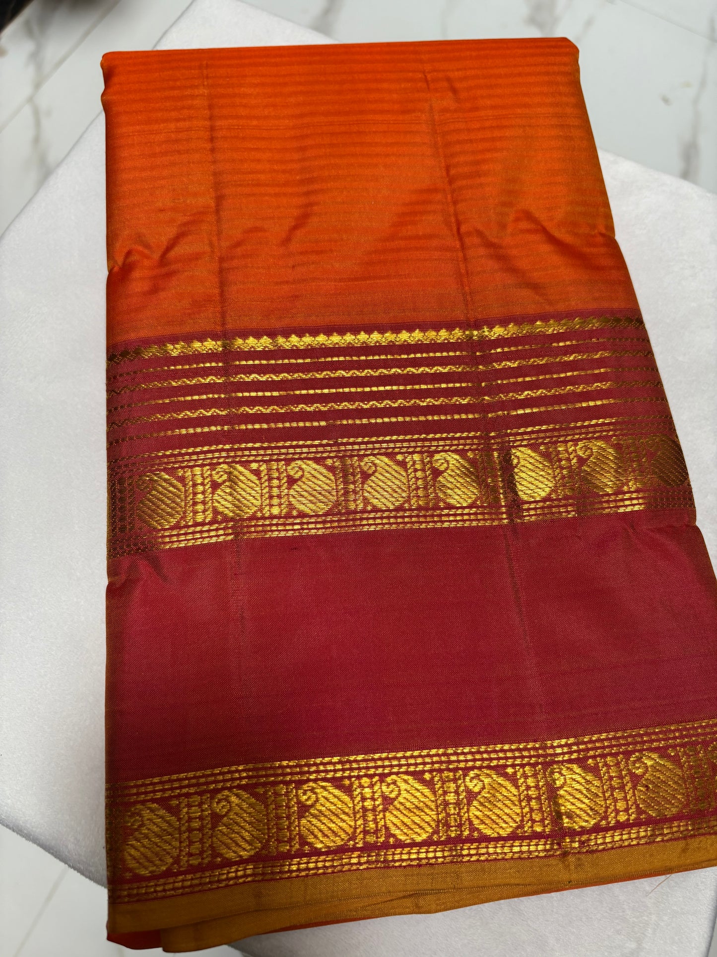 Kanjivaram Light weight collection Saree code:-KTLW2