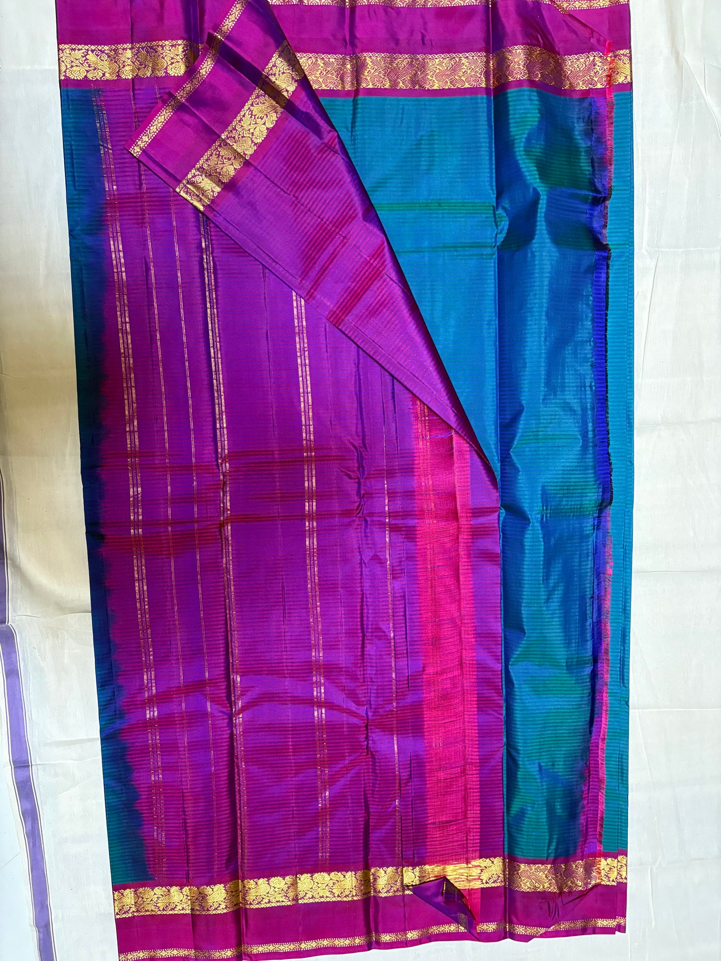 Kanjivaram Light weight collection.  Saree code:-KTLW1