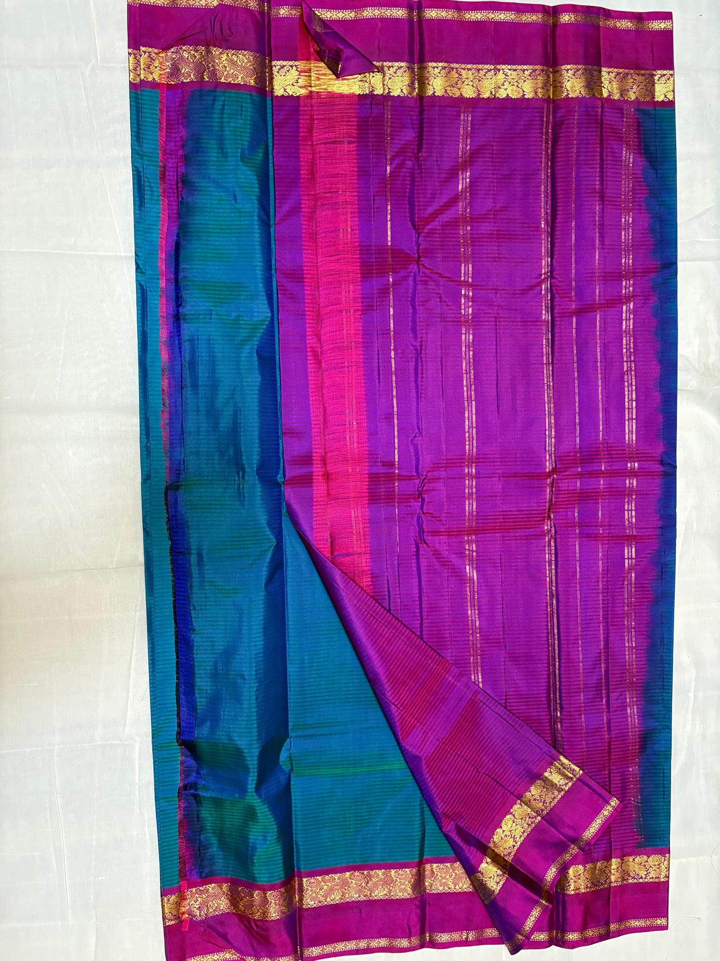 Kanjivaram Light weight collection.  Saree code:-KTLW1