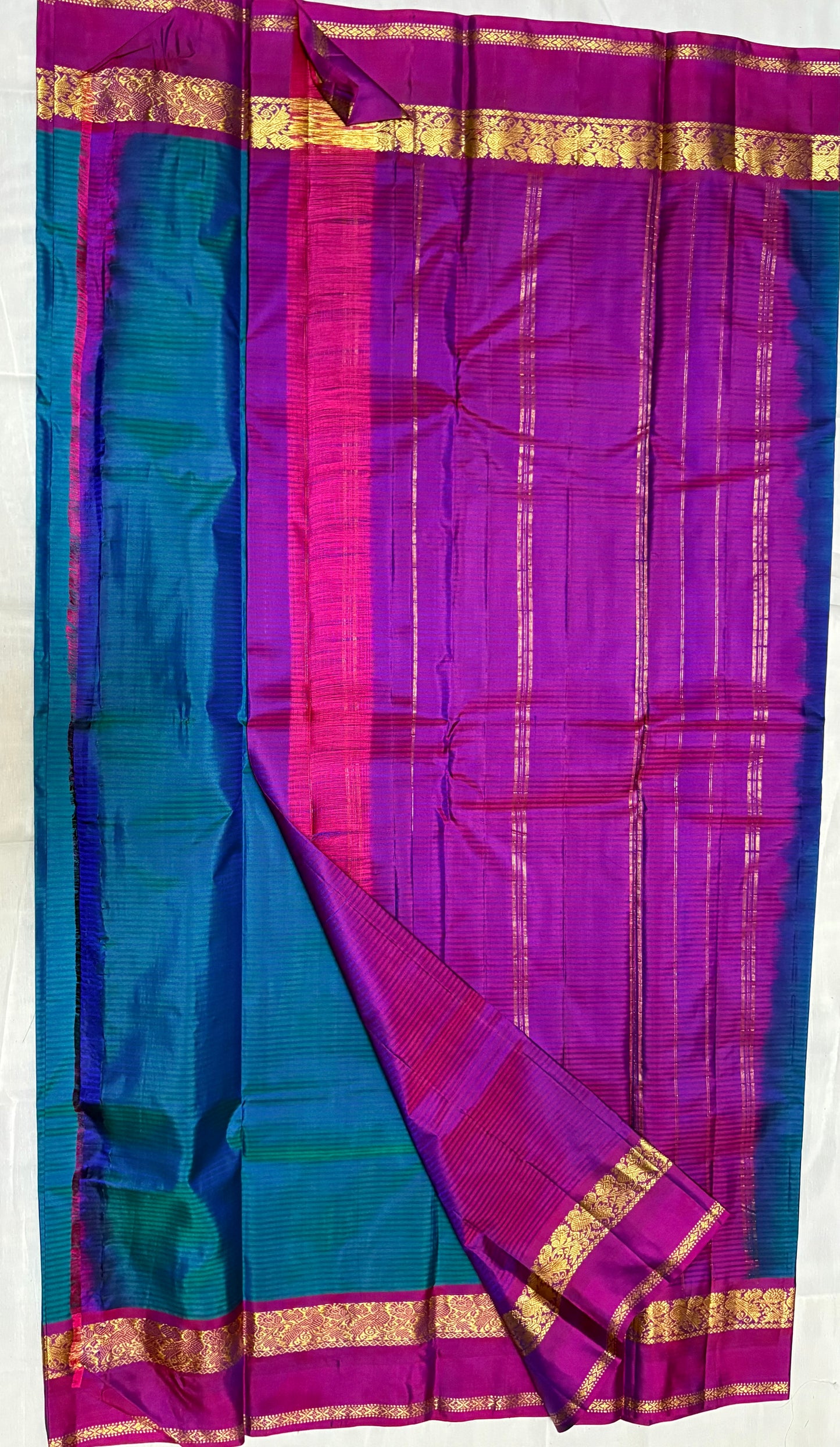 Kanjivaram Light weight collection.  Saree code:-KTLW1